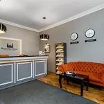 S18 Boutique - Old Town