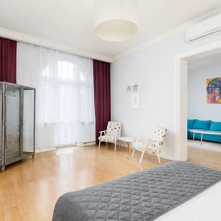 S18 Boutique - Old Town Aparthotel