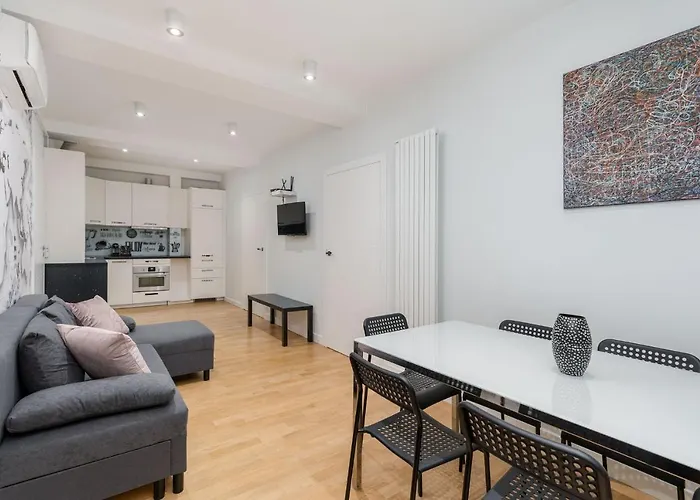 S18 Boutique - Old Town Aparthotel 4*