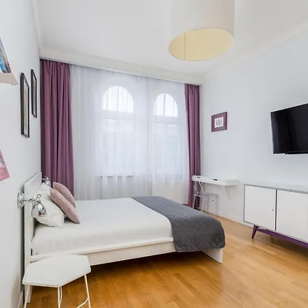 S18 Boutique - Old Town